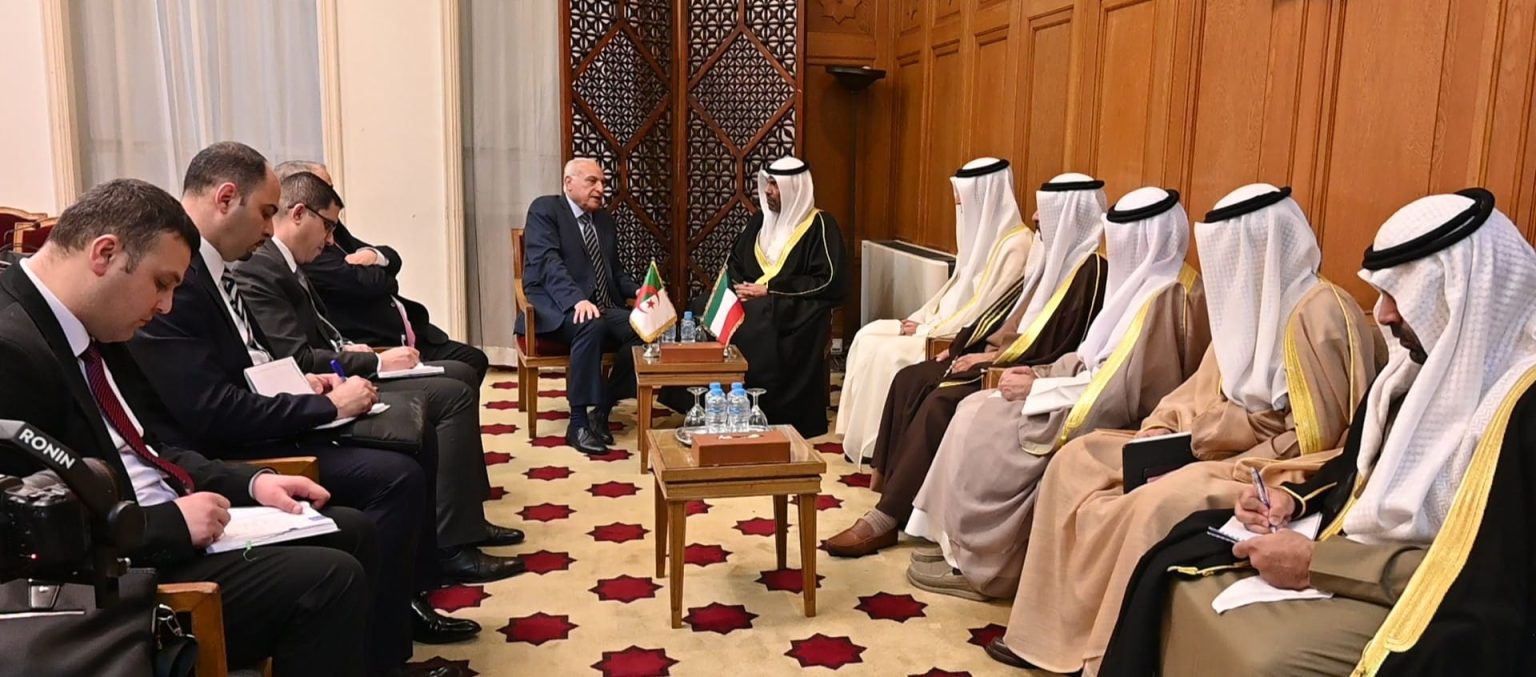 لقاء وزير الخارجية مع نظيره الجزائري في إطار اشغال  الدورة (161) لمجلس جامعة الدول العربية على المستوى الوزاري: